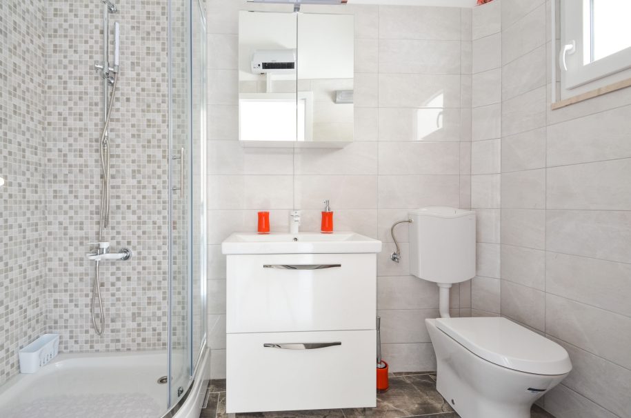 riva-bathroom1-01