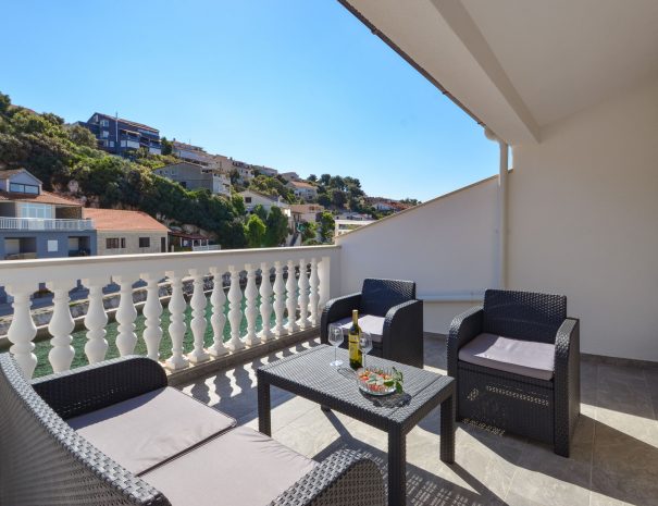 riva-terrace1-03